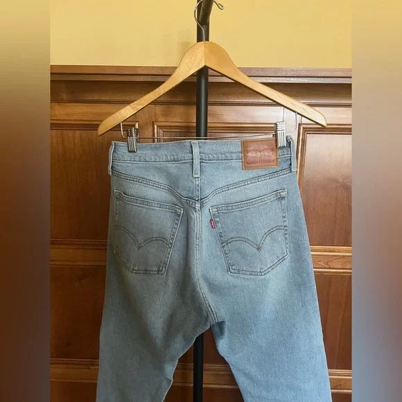 Levi's Premium Jeans Women's High Waist Straight Leg Light Blue Wash Size 29 - Picture 4 of 16